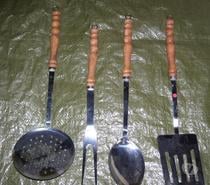 Ensemble de cuisine en inox et manche en bois