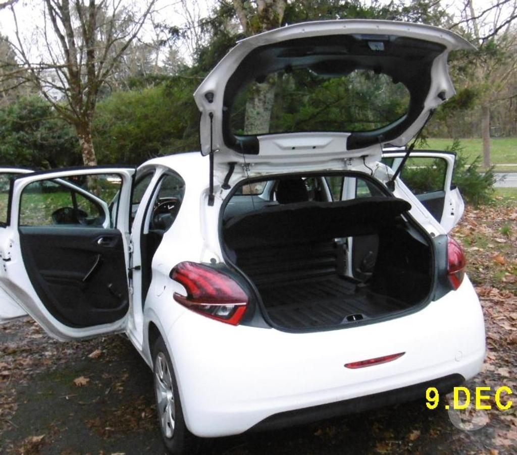 Voiture d'occasion Vienne Poitiers - 86000 - Photos Vivastreet 208 Diesel HDI 1,6 l. 2016, 3000e