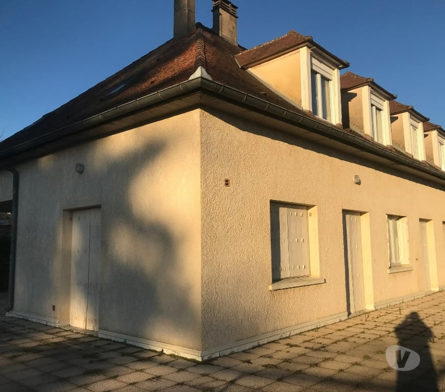 Vente Maison Lot Gourdon - 46300 - Photos Vivastreet MAISON COMPRENANT 3 LOGEMENTS SUR 2 NIVEAUX TERRASSE 300 m2