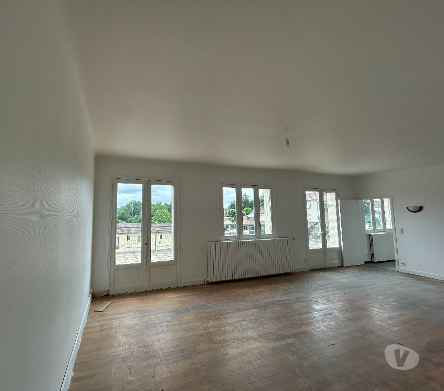 Vente Immeuble Lot Gourdon - 46300 - Photos Vivastreet MAISON COMPRENANT 3 LOGEMENTS SUR 2 NIVEAUX