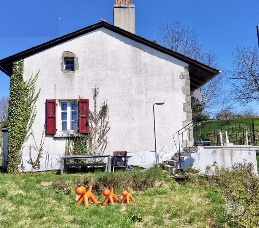Vente Maison Cantal Omps - 15290 - Photos Vivastreet À VENDRE CHARMANTE BÂTISSE À OMPS (15)
