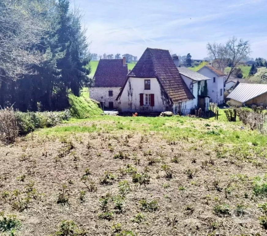 Vente Maison Cantal Omps - 15290 - Photos Vivastreet À VENDRE CHARMANTE BÂTISSE À OMPS (15)