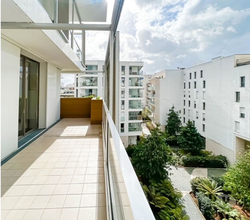 Appartements à vendre Hauts-de-Seine Issy les Moulineaux - 92130 - Photos Vivastreet Appart 88 m2+2 grands balcons(≈30m²)+Parking+Local vélo