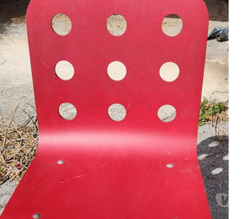 Ameublement & art de la table Bouches-du-Rhône Marseille - Photos Vivastreet 1 chaise Rouge réglable avec des roulettes