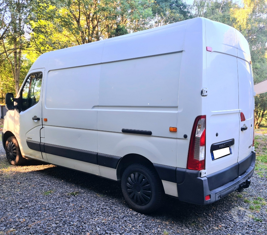 Véhicules commerciaux & utilitaires d'occasion Puy-de-Dôme Aydat - 63970 - Photos Vivastreet Renault Master III 2.3L DCi 125 - L2H2 - Crit' Air 2