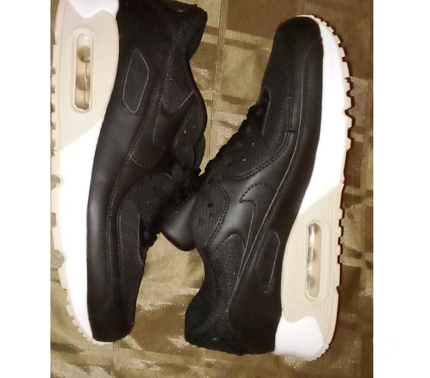 Chaussures Pas-de-Calais Henin Beaumont - 62110 - Photos Vivastreet Nike air max neuve