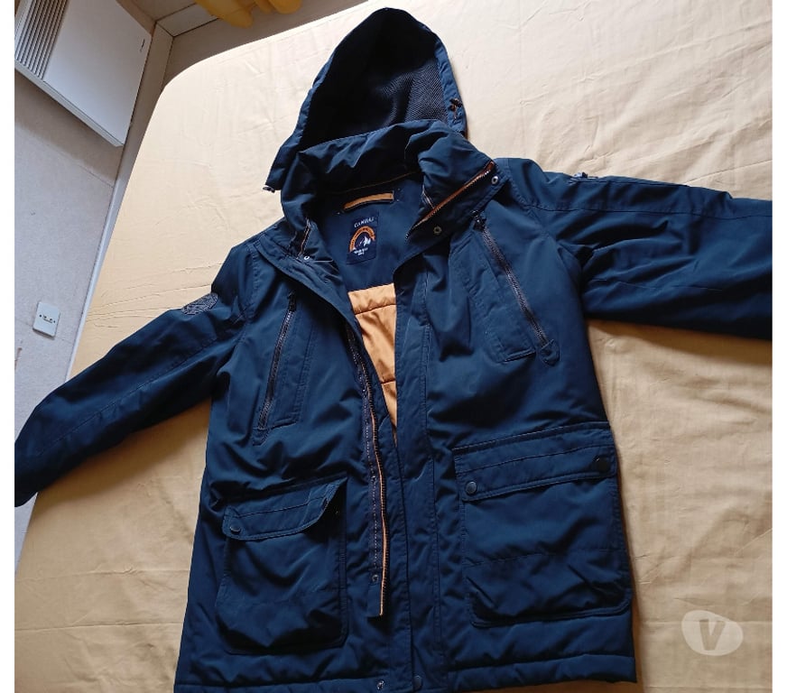 Vêtements occasion Gironde Talence - 33400 - Photos Vivastreet Veste longue imperméable C & A