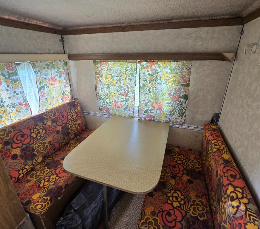 Caravane d'occasion Marne Esternay - 51310 - Photos Vivastreet Caravane pliante avec auvent