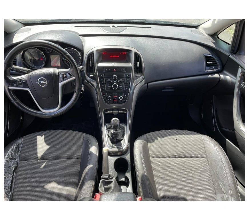 Voiture d'occasion Seine-Saint-Denis Villemomble - 93250 - Photos Vivastreet Opel Astra 1.7 CDTI 110CV