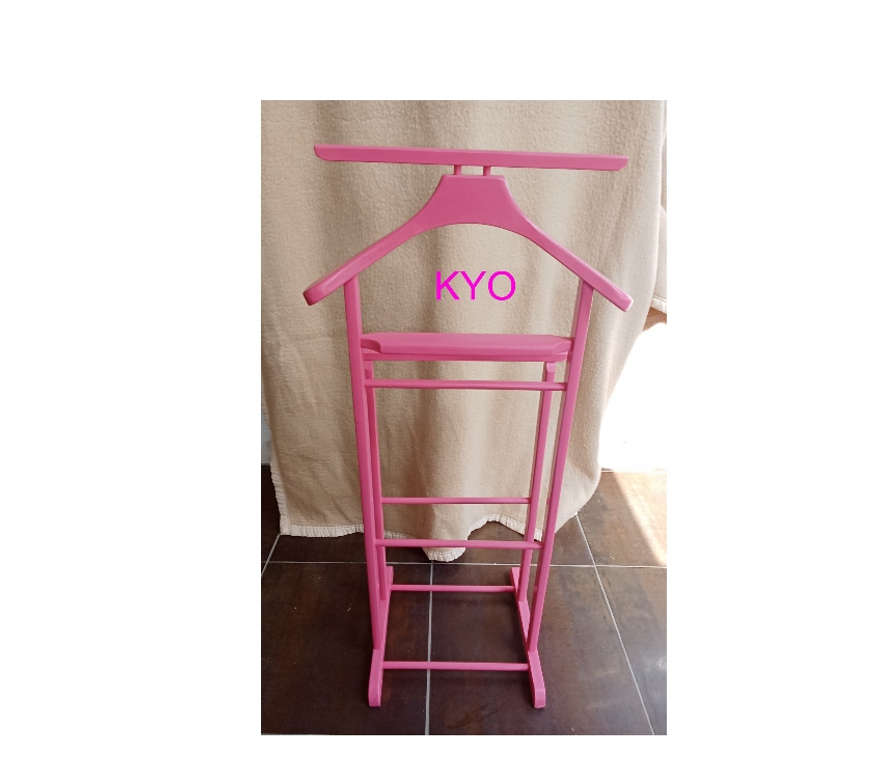 Ameublement & art de la table Jura Foncine le Haut - 39460 - Photos Vivastreet Valet de chambre-nuit bois rose, porte-habit cintre costume