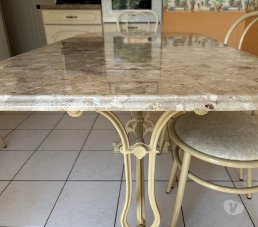 Ameublement & art de la table Loire-Atlantique St Herblain - 44800 - Photos Vivastreet Table de cuisine avec 4 chaises