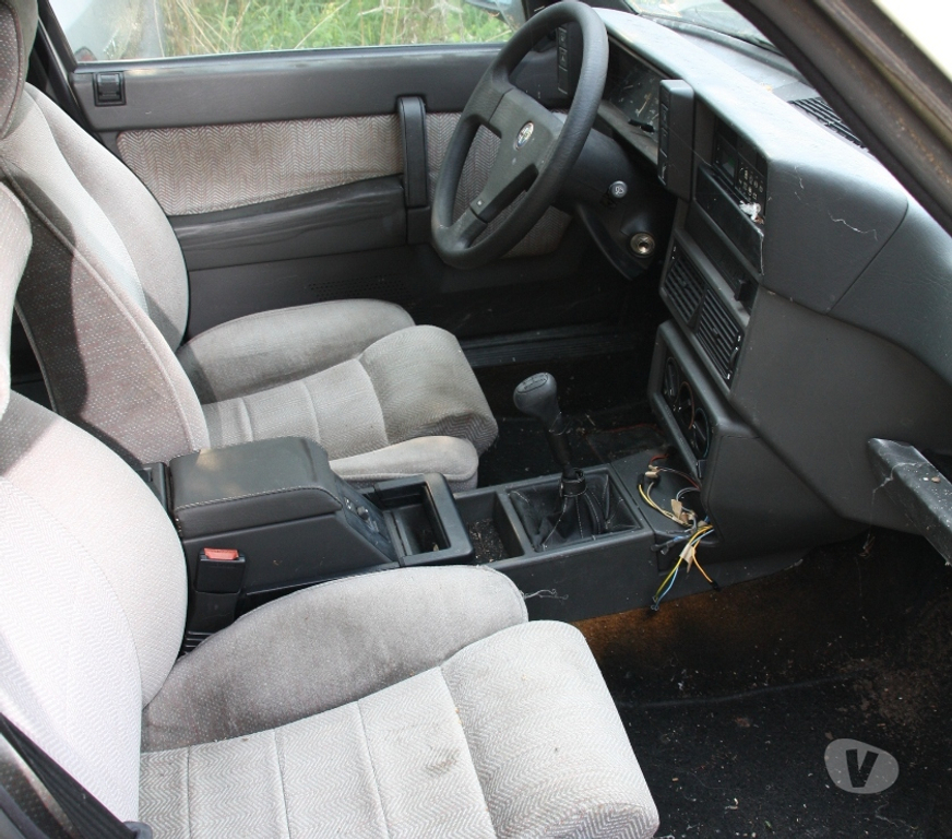 Voiture de collection Tarn Montdragon - 81440 - Photos Vivastreet ALFA ROMEO 75 TWIN SPARK léger choc avant 101269 km