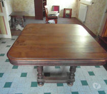 table de salle à manger très bon état. Style 19e