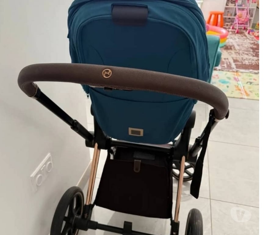 Equipements bébés Paris Paris 1er ardt - 75001 - Photos Vivastreet Poussette Cybex Priam 4 avec détails dorés