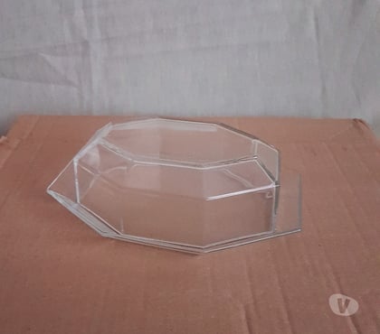 Ameublement & art de la table Croix Nord - Photos Vivastreet A SAISIR - Grand Beurrier En Verre Moulé Avec Cou
