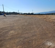 Beau terrain dégagé