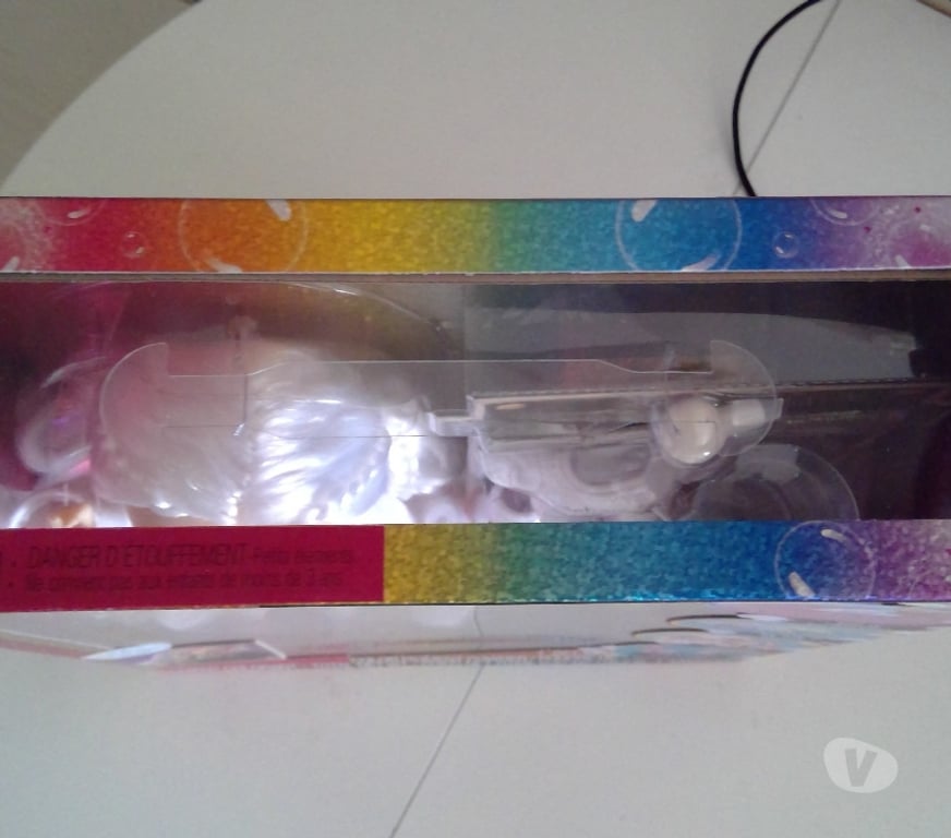 Jeux - Jouets Cantal Fournoules - 15600 - Photos Vivastreet WATERCOLOR RAINBOW HIGH