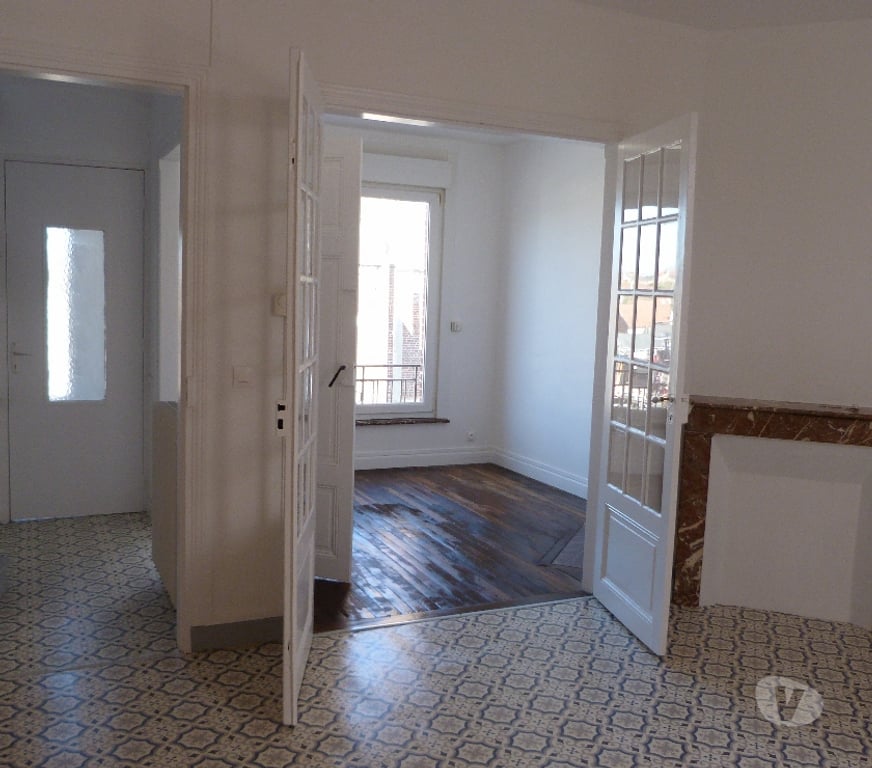 Location maison Somme Roye - 80700 - Photos Vivastreet Maison rénovée type F5 au charme de l'ancien, grand jardin