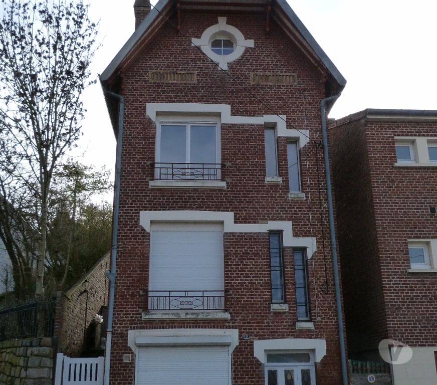 Location maison Somme Roye - 80700 - Photos Vivastreet Maison rénovée type F5 au charme de l'ancien, grand jardin