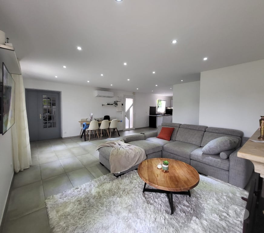 Vente Maison Rhône Meyzieu - 69330 - Photos Vivastreet Vente maison 110 m² Meyzieu (69330)