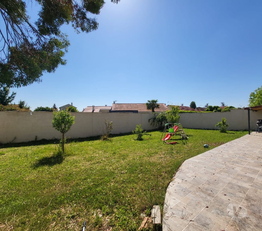 Vente Maison Rhône Meyzieu - 69330 - Photos Vivastreet Vente maison 110 m² Meyzieu (69330)