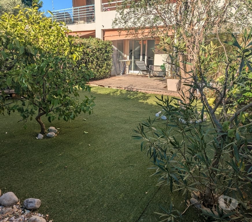 Appartements à vendre Alpes-Maritimes St Laurent du Var - 06700 - Photos Vivastreet Charmant 2p au calme avec 90m2 d'extérieur