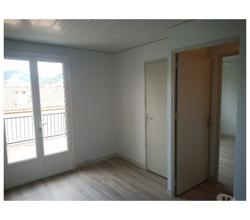Location maison Alpes-de-Haute-Provence Marcoux - 04420 - Photos Vivastreet F4 vide (5 km de Digne) 2 niveaux, intérieur rénové