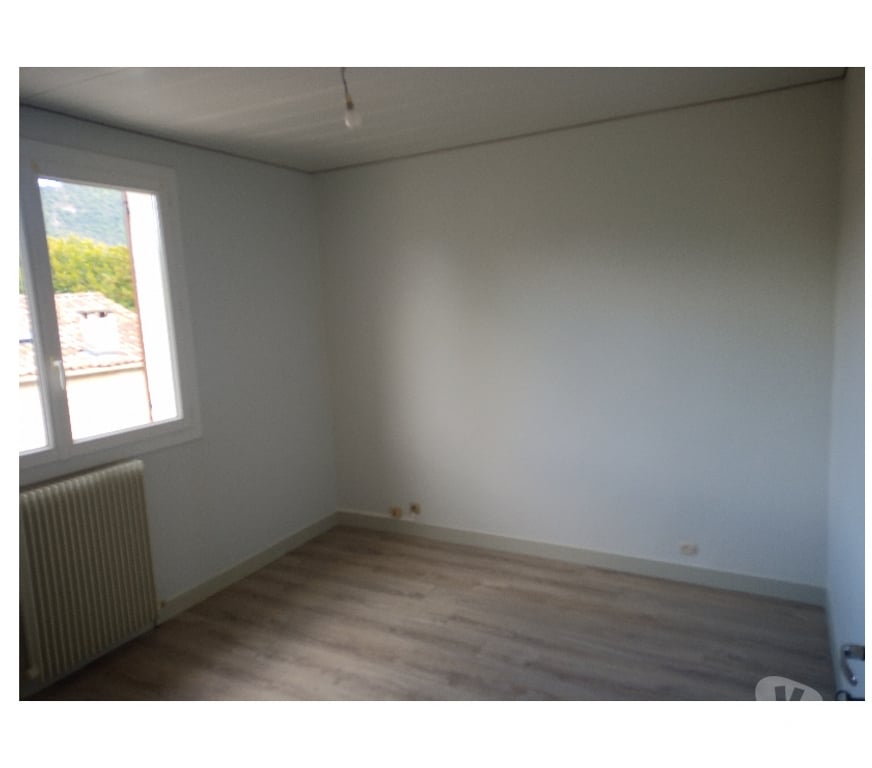 Location maison Alpes-de-Haute-Provence Marcoux - 04420 - Photos Vivastreet F4 vide (5 km de Digne) 2 niveaux, intérieur rénové