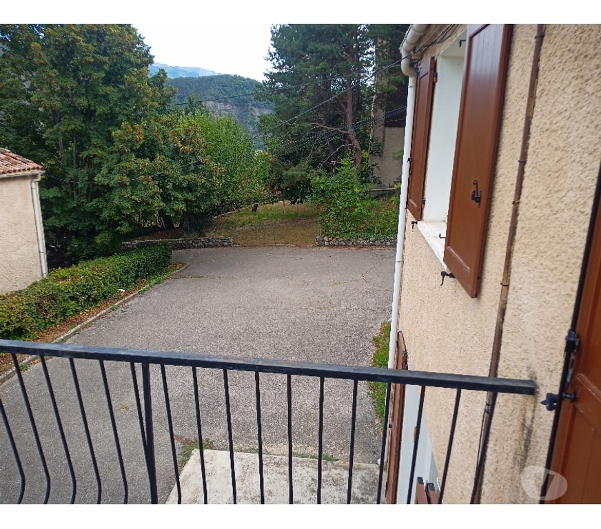 Location maison Alpes-de-Haute-Provence Marcoux - 04420 - Photos Vivastreet F4 vide (5 km de Digne) 2 niveaux, intérieur rénové