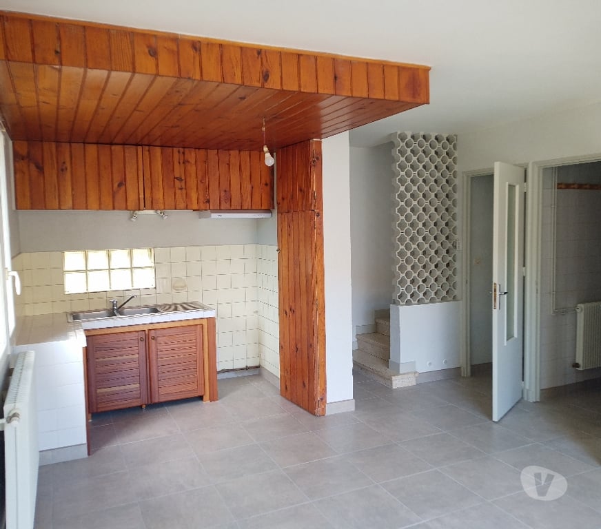 Location maison Alpes-de-Haute-Provence Marcoux - 04420 - Photos Vivastreet F4 vide (5 km de Digne) 2 niveaux, intérieur rénové