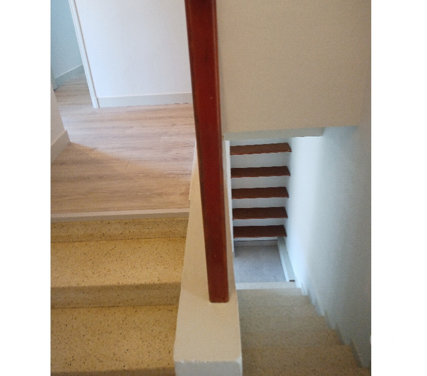 Location maison Alpes-de-Haute-Provence Marcoux - 04420 - Photos Vivastreet F4 vide (5 km de Digne) 2 niveaux, intérieur rénové