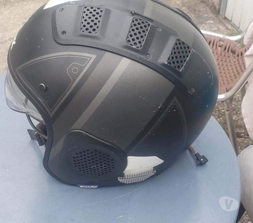 Moto d'occasion Seine-Saint-Denis Les Lilas - 93260 - Photos Vivastreet CASQUE MOTO SHARK