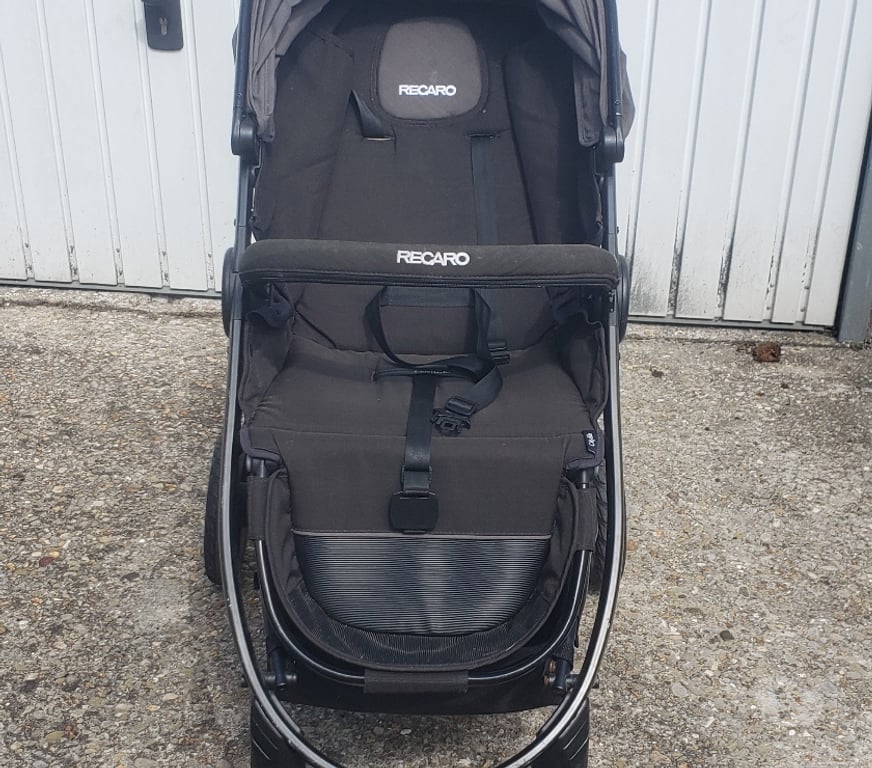 Equipements bébés Seine-Saint-Denis Les Lilas - 93260 - Photos Vivastreet POUSSETTE RECARO