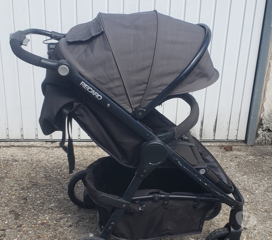 Equipements bébés Seine-Saint-Denis Les Lilas - 93260 - Photos Vivastreet POUSSETTE RECARO