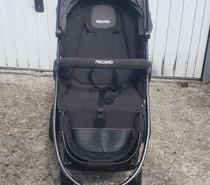 Equipements bébés Les Lilas Seine-Saint-Denis - Photos Vivastreet POUSSETTE RECARO