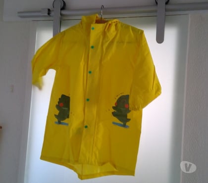 Vêtements occasion Angouleme Charente - Photos Vivastreet 15 EURO Ponchon de pluie enfants