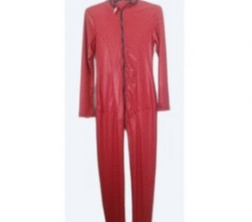 Vêtements occasion Bas-Rhin Haguenau - Photos Vivastreet Combinaison rouge et noire