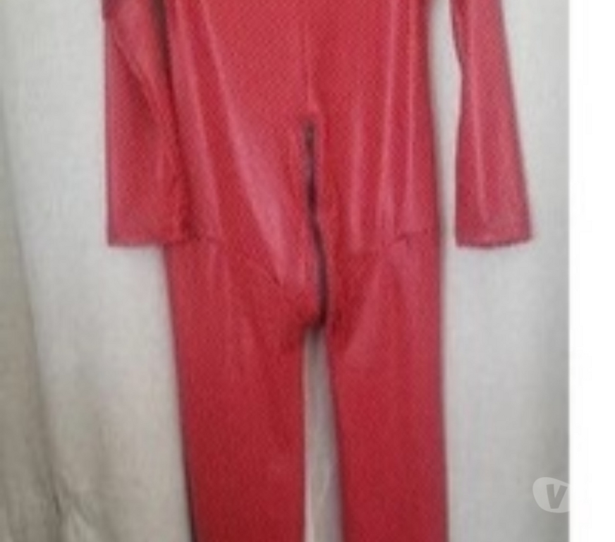 Vêtements occasion Bas-Rhin Haguenau - Photos Vivastreet Combinaison rouge et noire