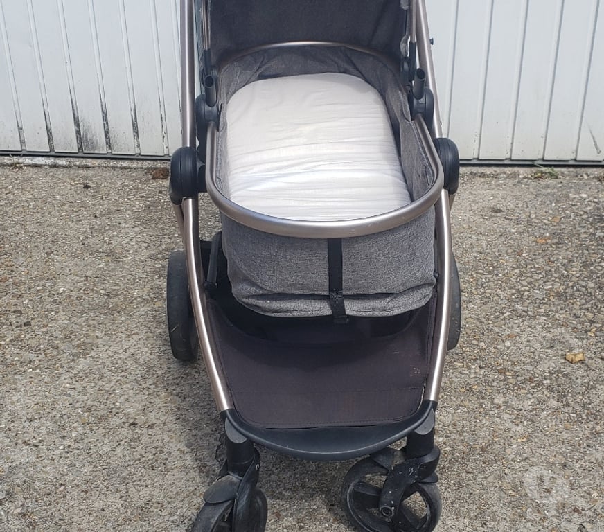 Equipements bébés Seine-Saint-Denis Les Lilas - 93260 - Photos Vivastreet POUSSETTE POUR BEBE