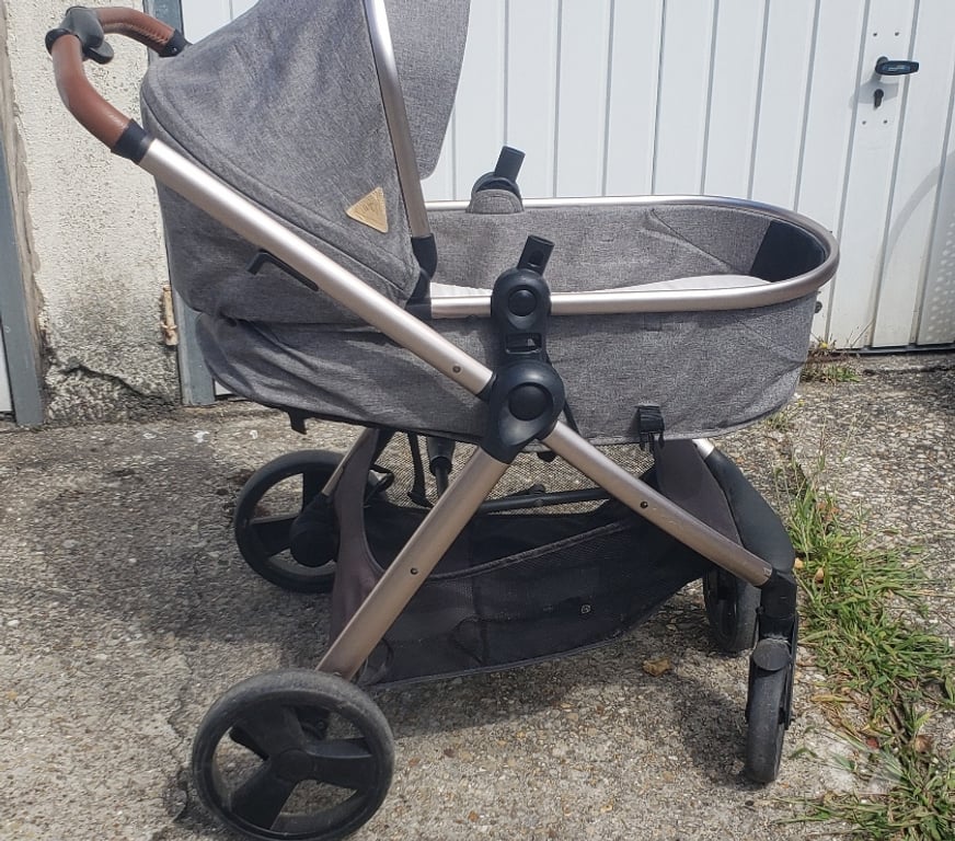 Equipements bébés Seine-Saint-Denis Les Lilas - 93260 - Photos Vivastreet POUSSETTE POUR BEBE