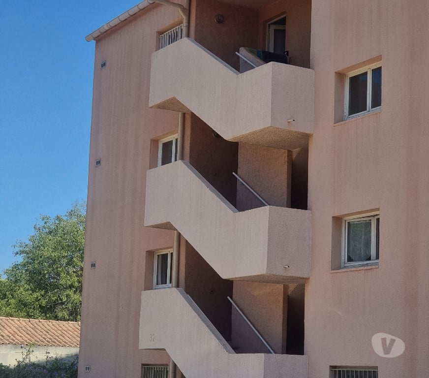 Appartements à vendre Var Sanary sur Mer - 83110 - Photos Vivastreet Charmant T2 de 45.11 m² proche des plages