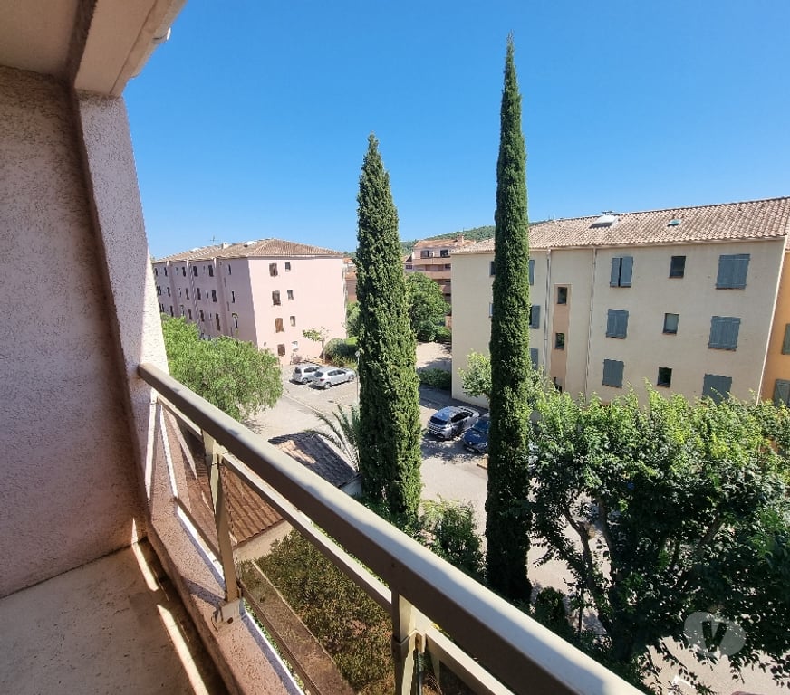 Appartements à vendre Var Sanary sur Mer - 83110 - Photos Vivastreet Charmant T2 de 45.11 m² proche des plages