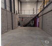 loue entrepot + zone de stockage