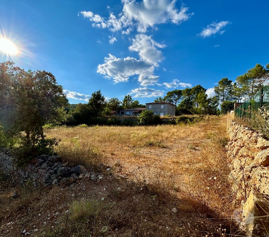 Terrain à vendre Var Carces - 83570 - Photos Vivastreet Magnifique terrain 1400 m2 vue dominante