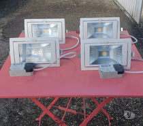 4 PROJECTEURS pour exterieur
