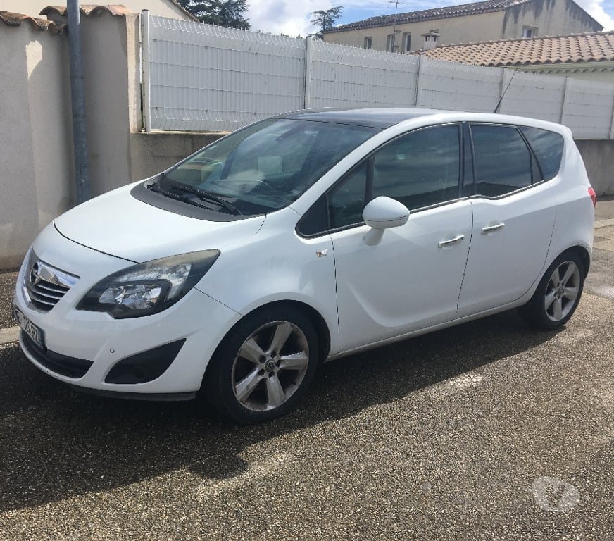 Voiture d'occasion Bouches-du-Rhône St Andiol - 13670 - Photos Vivastreet OPEL MERIVA 1.7 CDTI 110 CH 2012