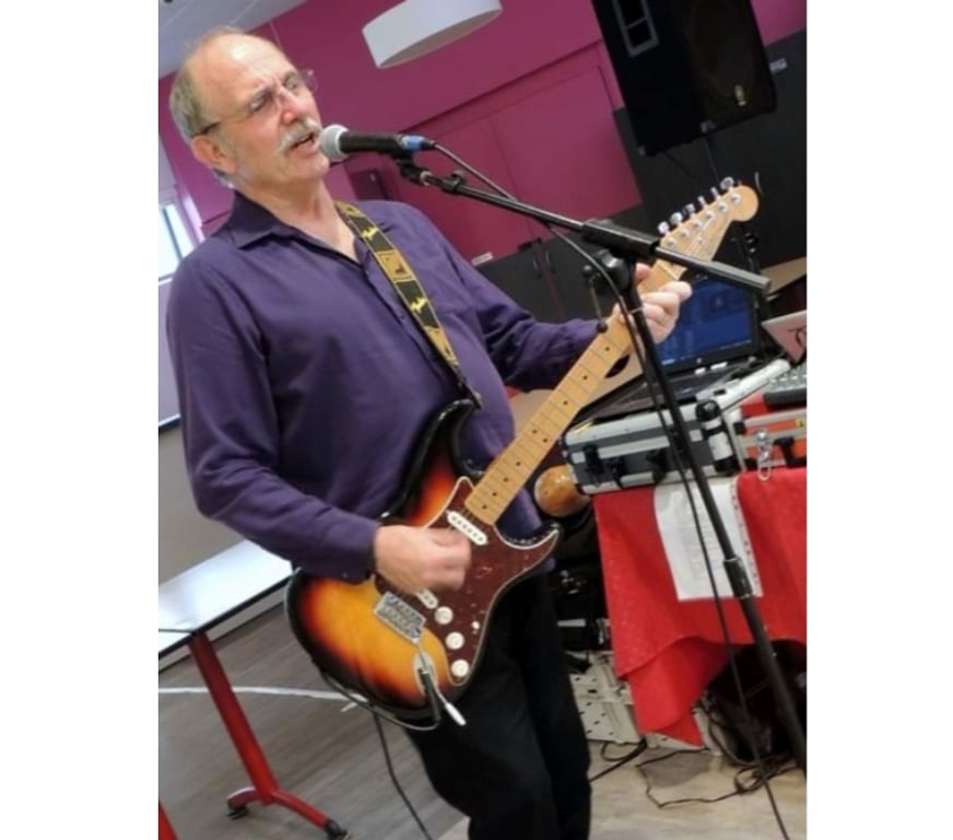 Organisations d'evènements Charente-Maritime Matha - 17160 - Photos Vivastreet Chanteur guitariste de variété