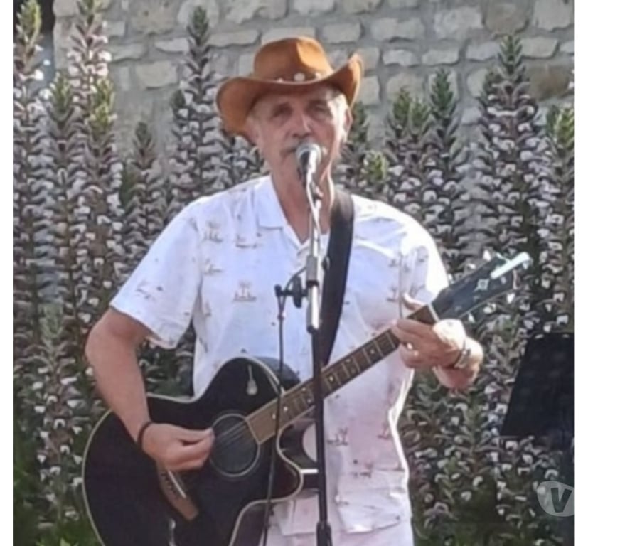 Organisations d'evènements Charente-Maritime Matha - 17160 - Photos Vivastreet Chanteur guitariste de variété