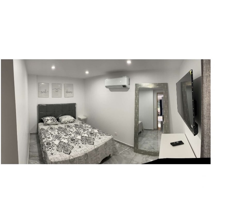 Location maison meublée Bouches-du-Rhône Meyreuil - 13590 - Photos Vivastreet Petite Maison t2