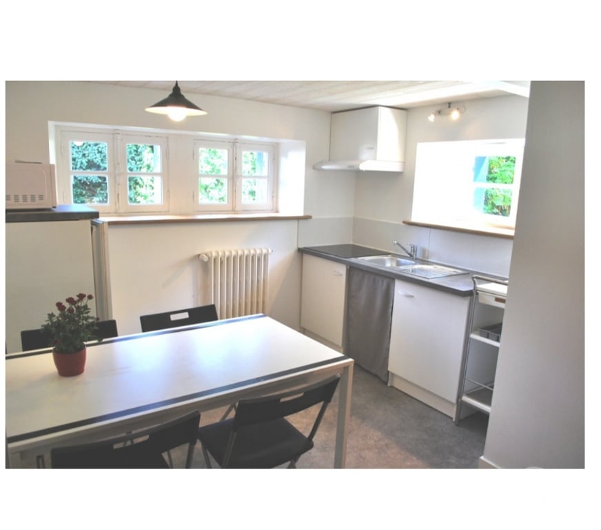 Appartement meublé Finistère Morlaix - 29600 - Photos Vivastreet Loue T1 meublé, adsl, jardin, buanderie MORLAIX Coatserho